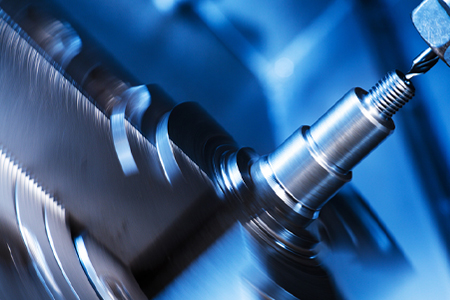 What are the working characteristics of CNC machining equipment?